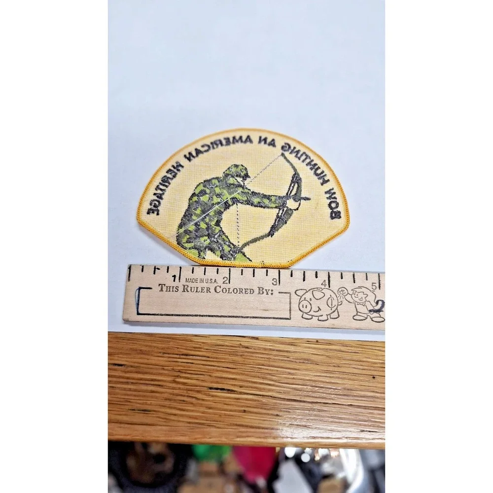 VINTAGE BOW HUNTING AN AMERICAN HERITAGE EMBROIDERED PATCH 4.5 X 3